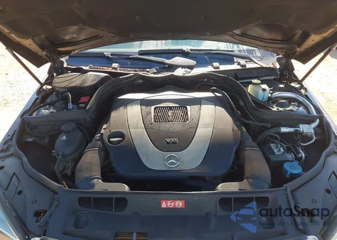 2011 Mercedes-Benz C 300 Luxury 4Matic/Sport 4Matic z USA, uszkodzony, nr VIN WDDGF8BB4BR182686